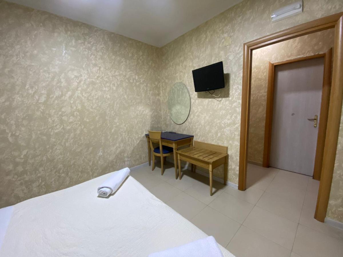 נאפולי Hotel La Pace מראה חיצוני תמונה