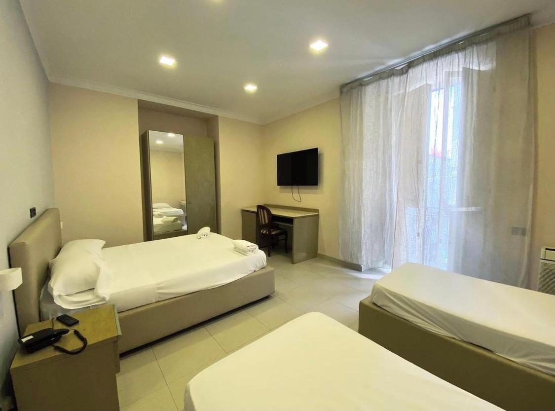 נאפולי Hotel La Pace מראה חיצוני תמונה