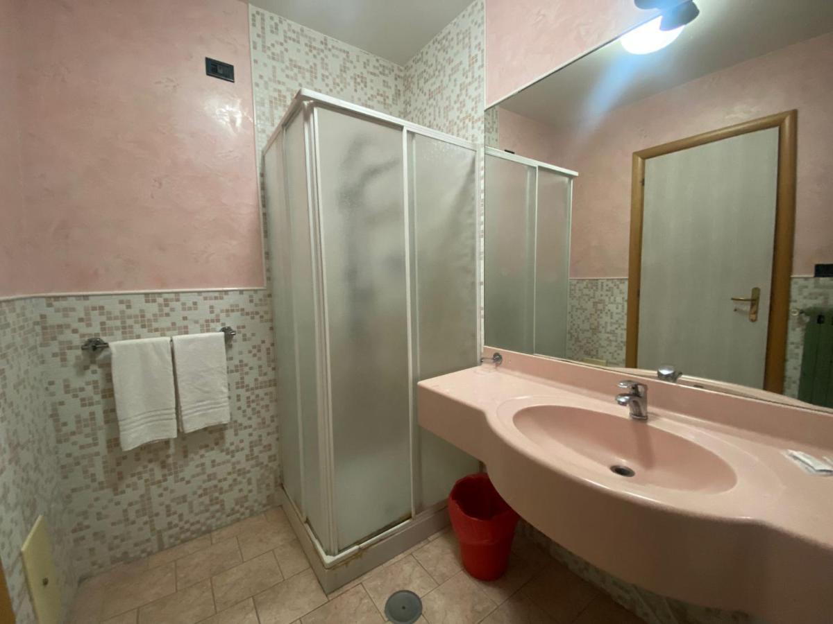 נאפולי Hotel La Pace מראה חיצוני תמונה