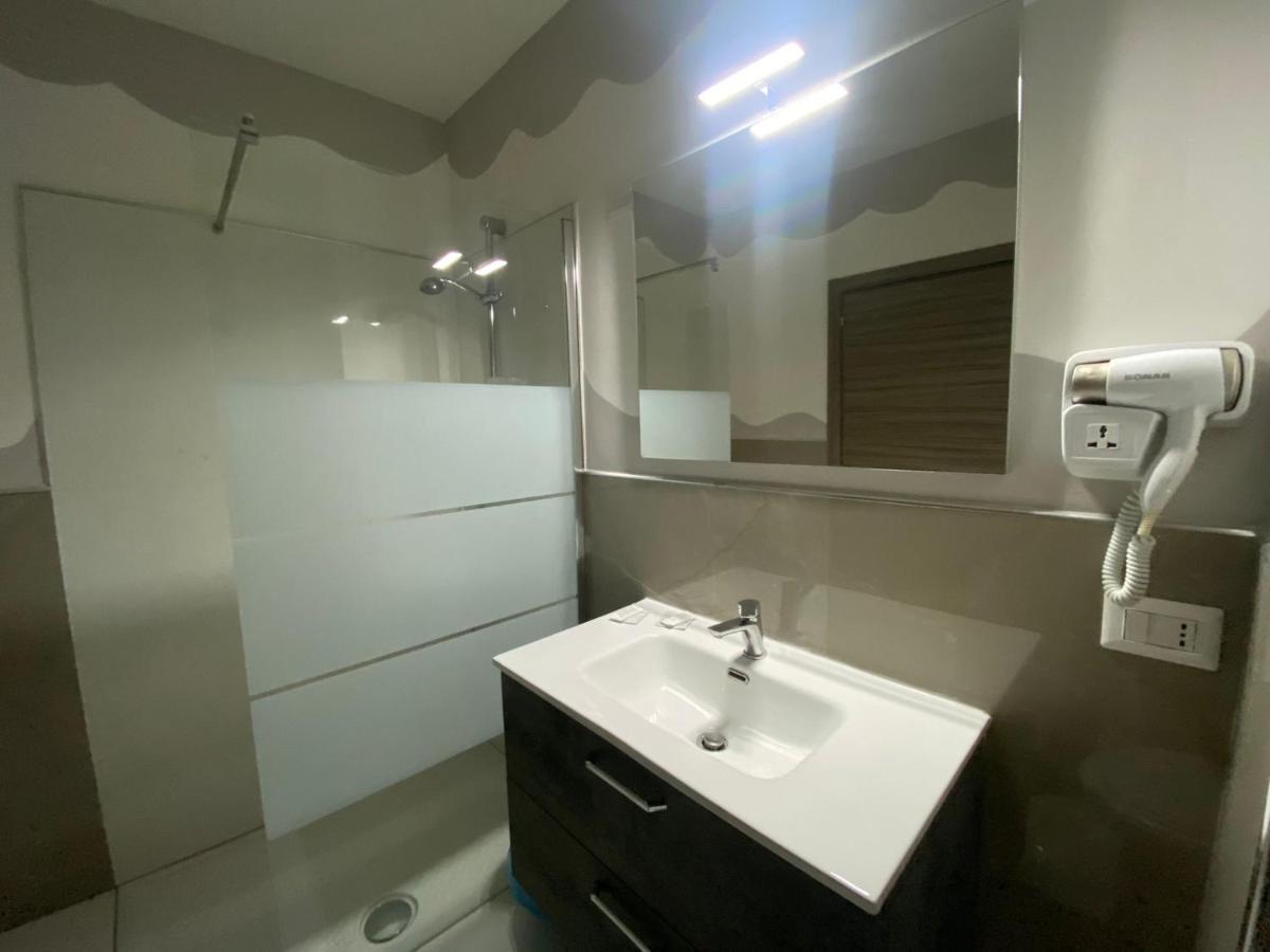 נאפולי Hotel La Pace מראה חיצוני תמונה