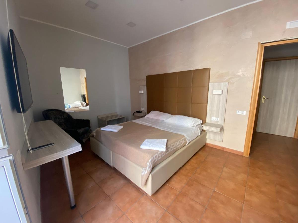 נאפולי Hotel La Pace מראה חיצוני תמונה