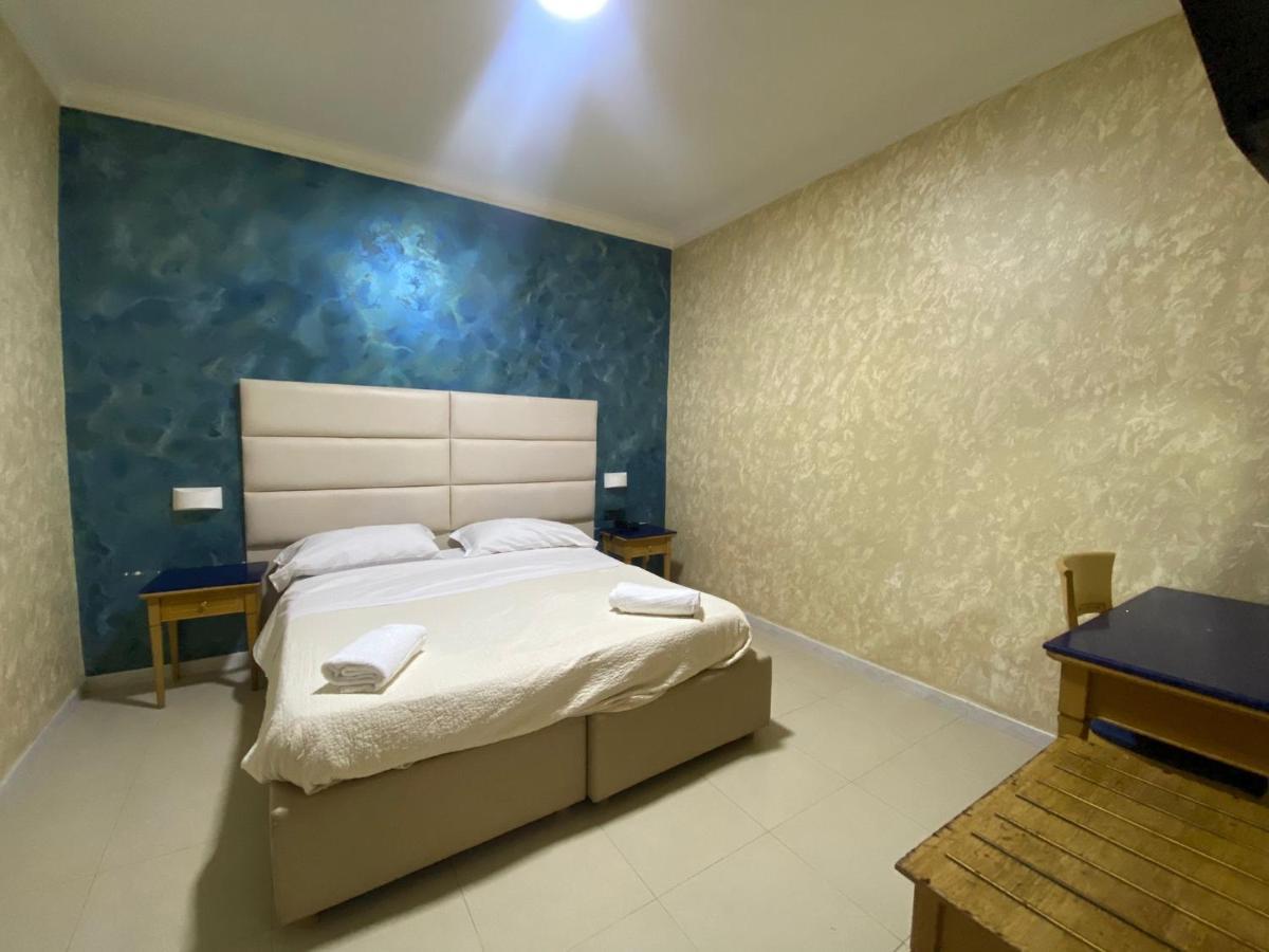 נאפולי Hotel La Pace מראה חיצוני תמונה