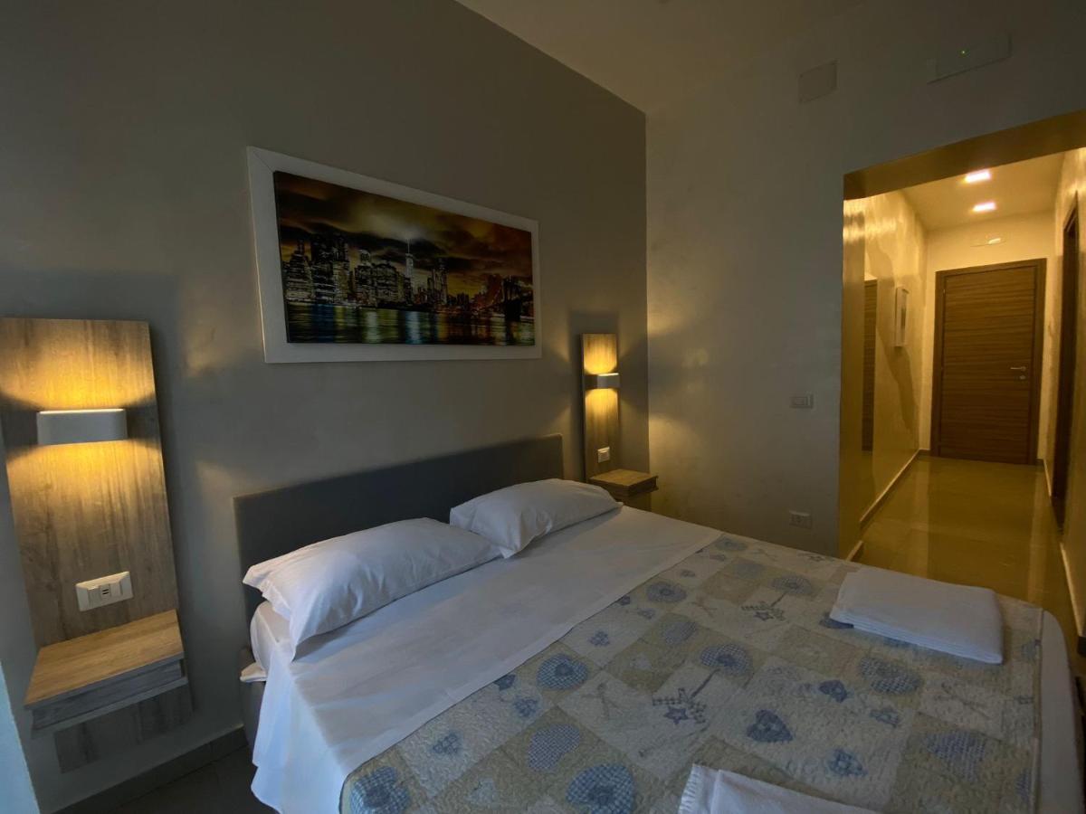 נאפולי Hotel La Pace מראה חיצוני תמונה