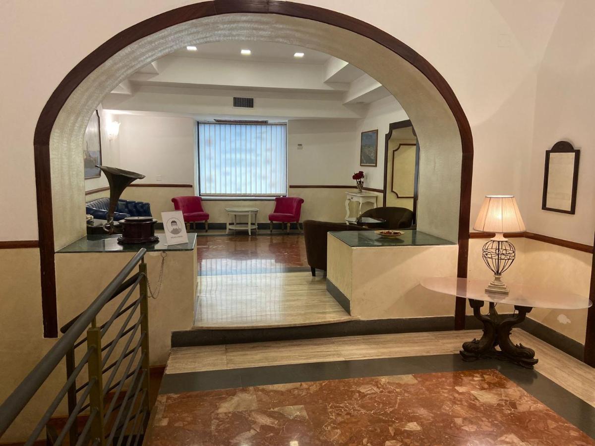 נאפולי Hotel La Pace מראה חיצוני תמונה