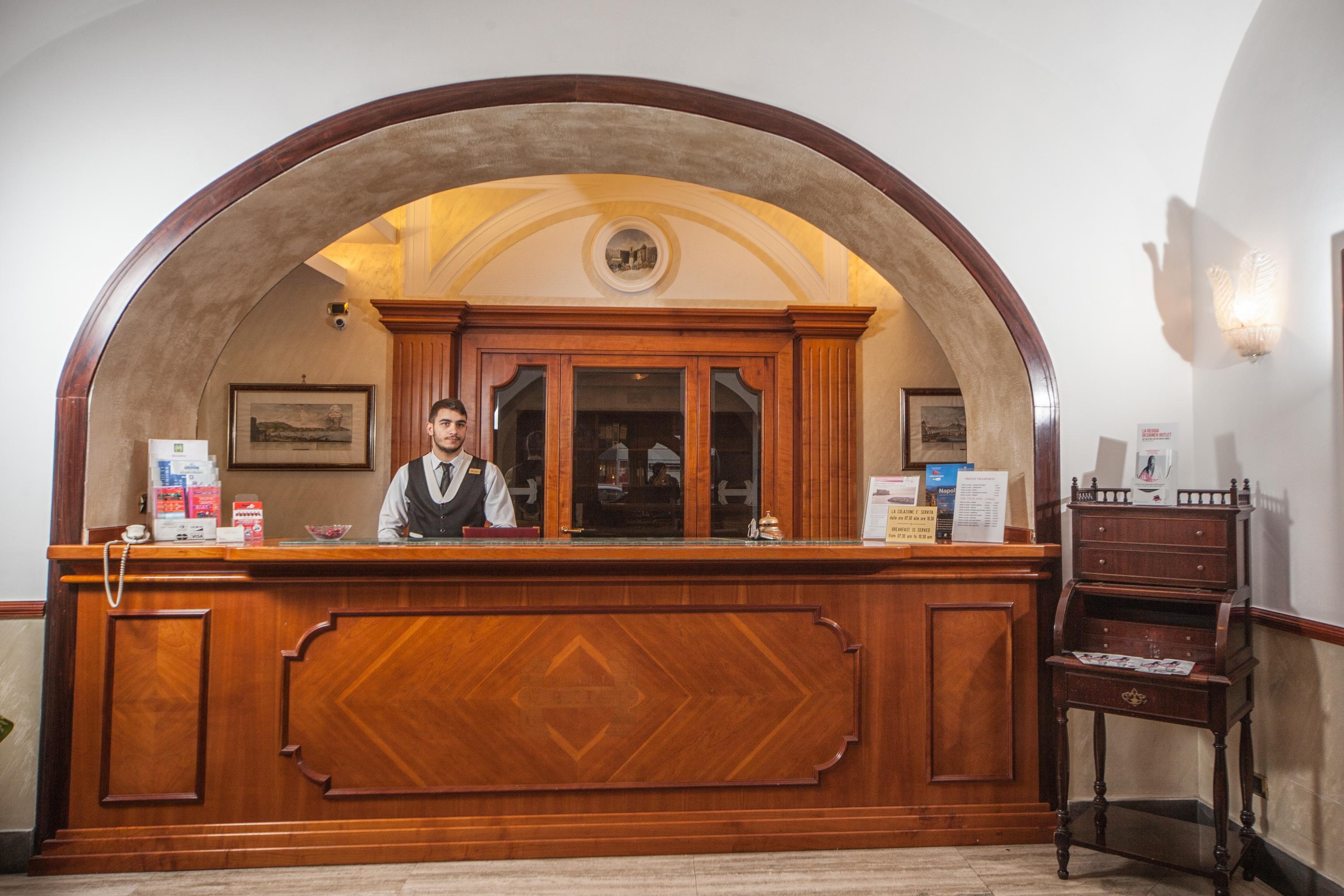 נאפולי Hotel La Pace מראה חיצוני תמונה