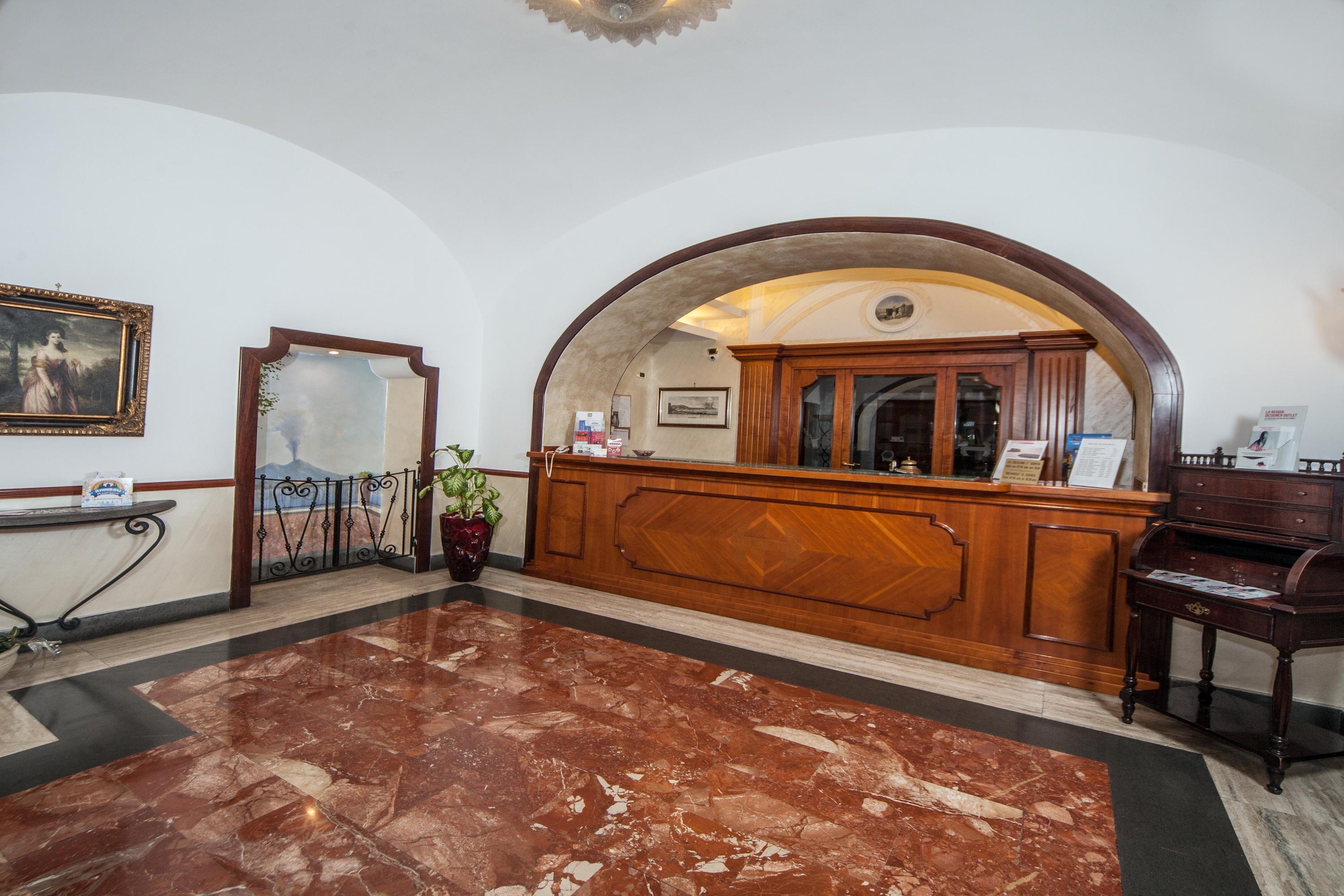 נאפולי Hotel La Pace מראה חיצוני תמונה