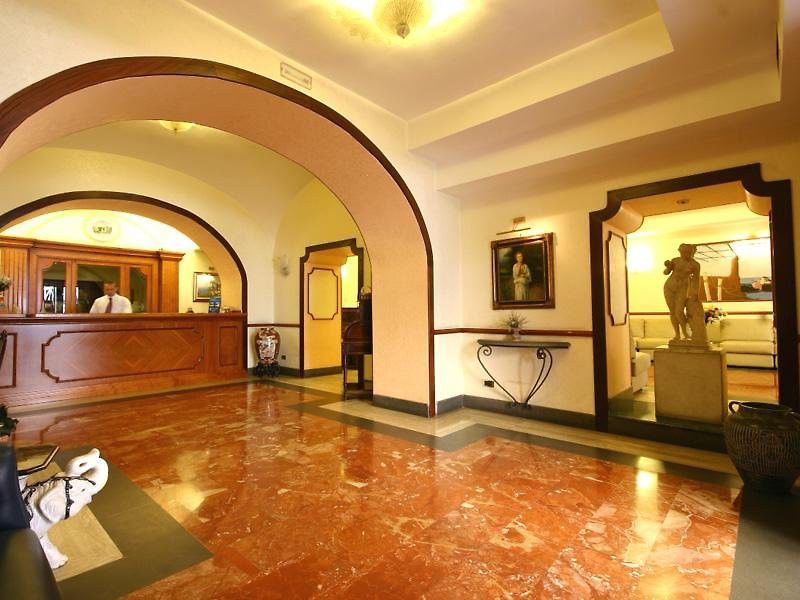 נאפולי Hotel La Pace מראה חיצוני תמונה