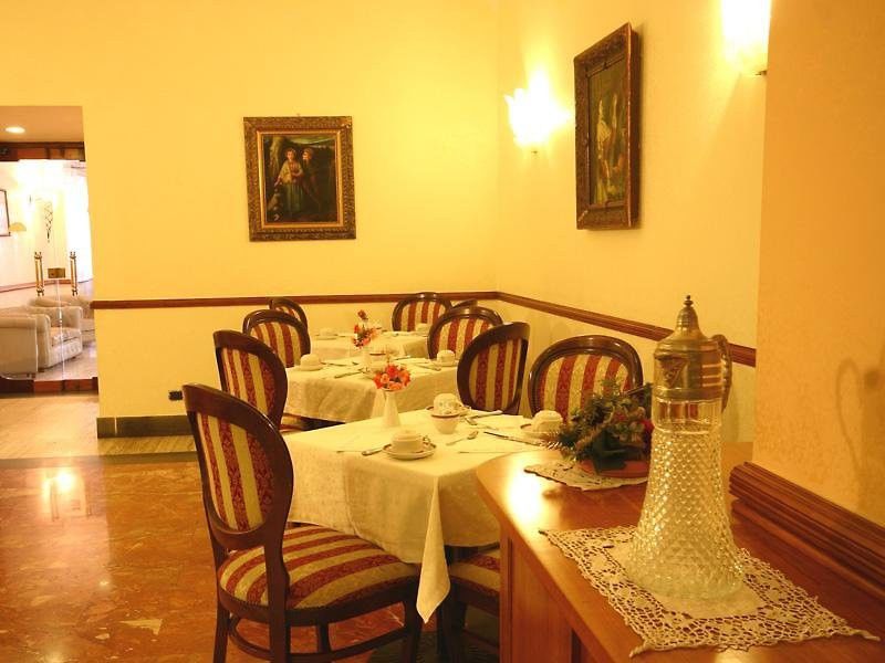 נאפולי Hotel La Pace מראה חיצוני תמונה