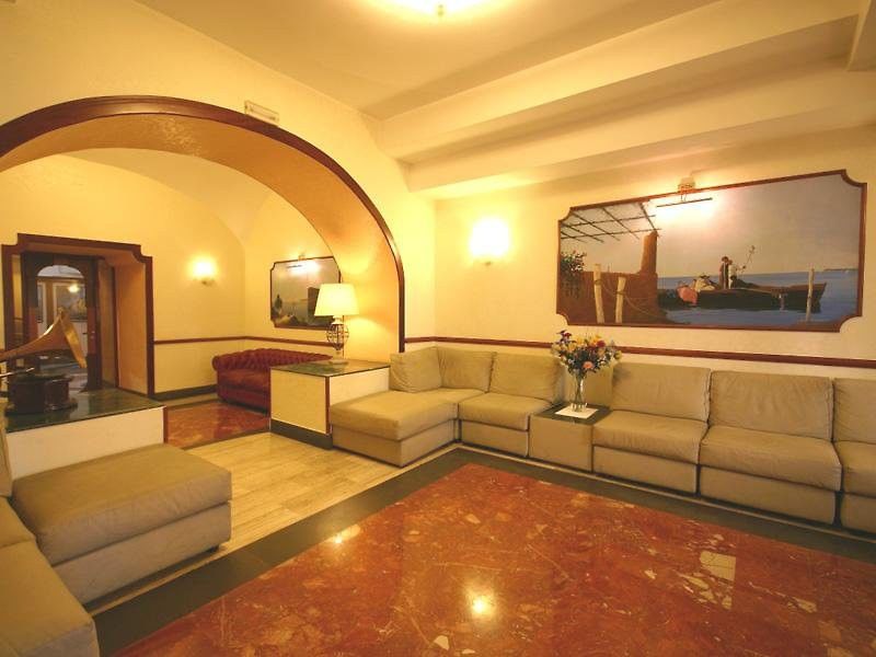 נאפולי Hotel La Pace מראה חיצוני תמונה