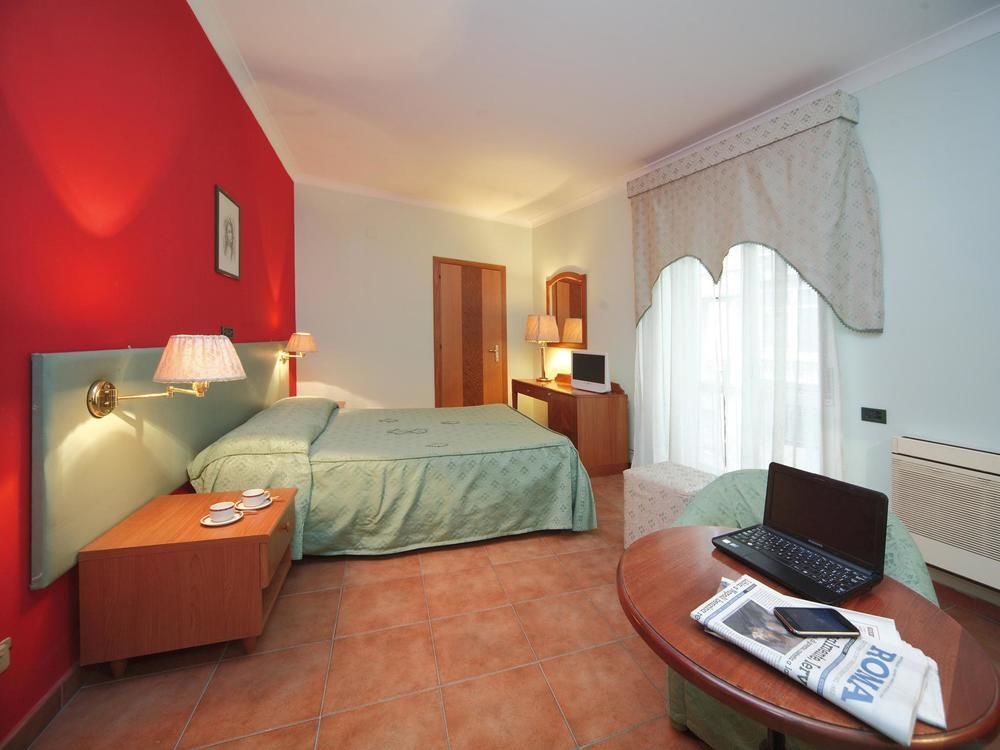 נאפולי Hotel La Pace חדר תמונה