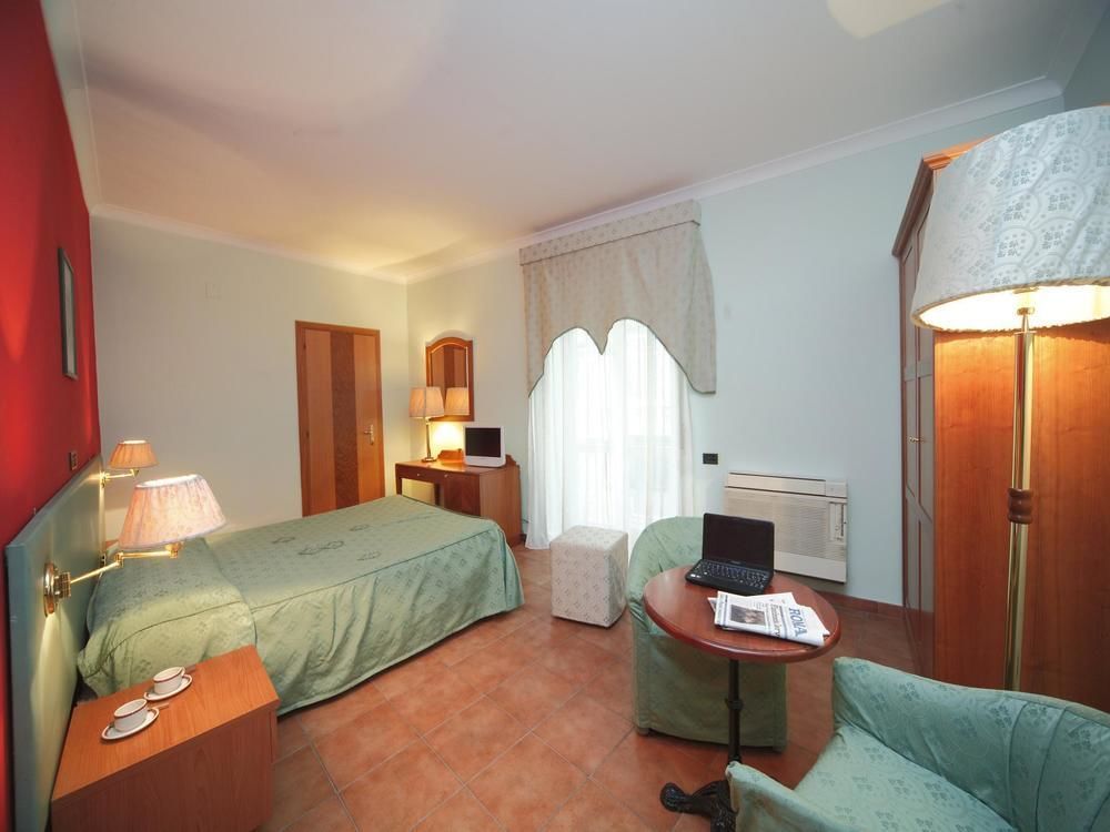 נאפולי Hotel La Pace מראה חיצוני תמונה