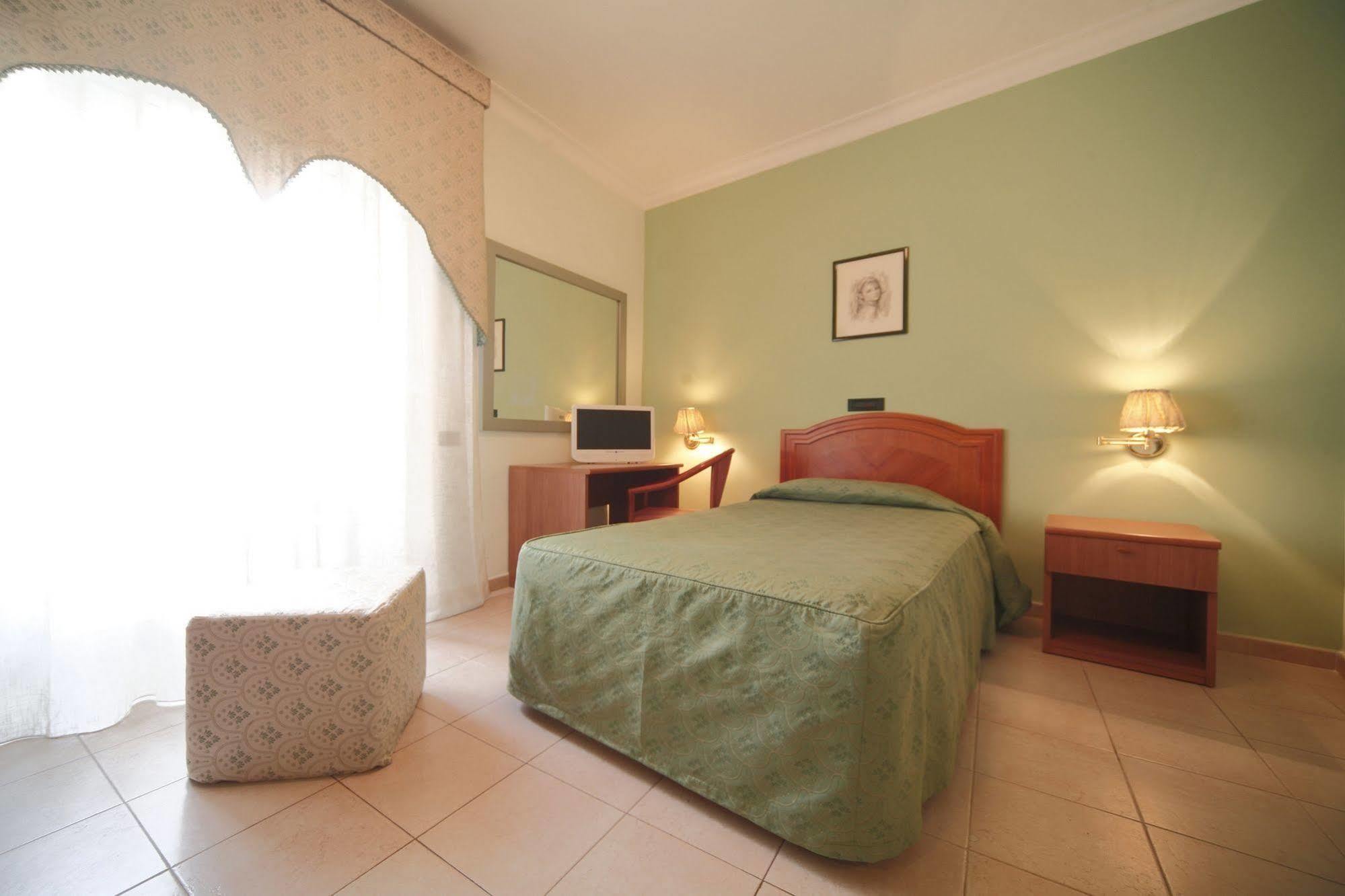 נאפולי Hotel La Pace מראה חיצוני תמונה