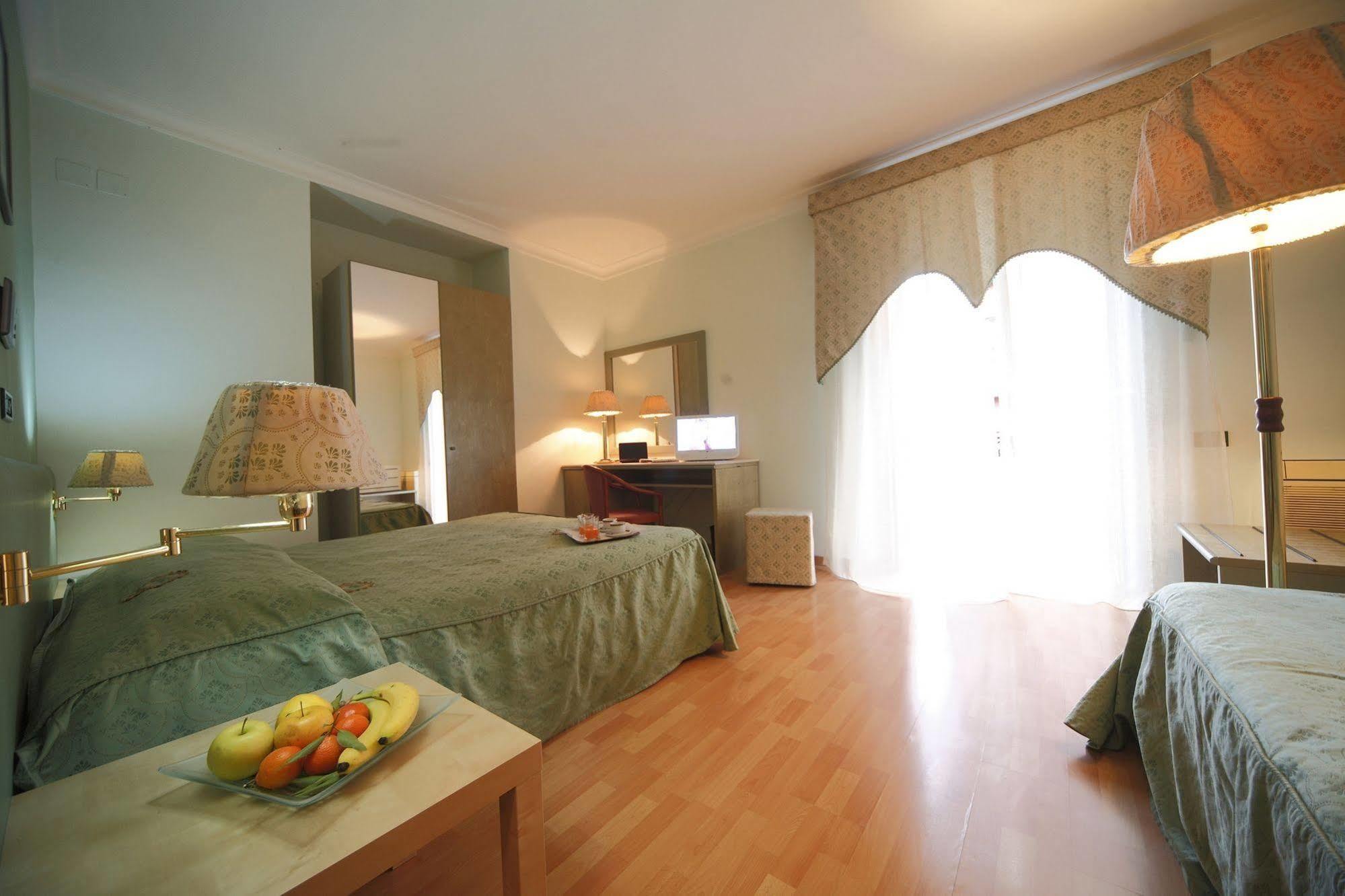 נאפולי Hotel La Pace חדר תמונה