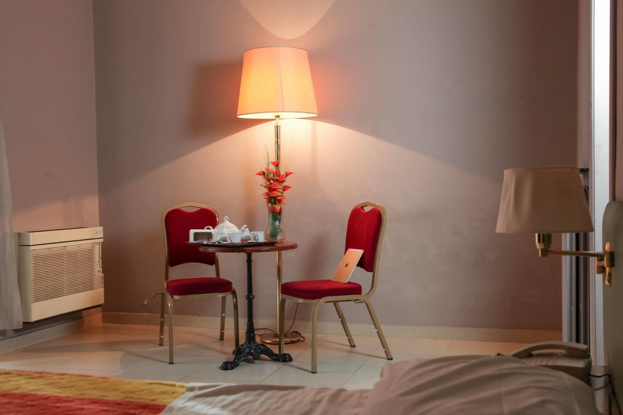 נאפולי Hotel La Pace מראה חיצוני תמונה