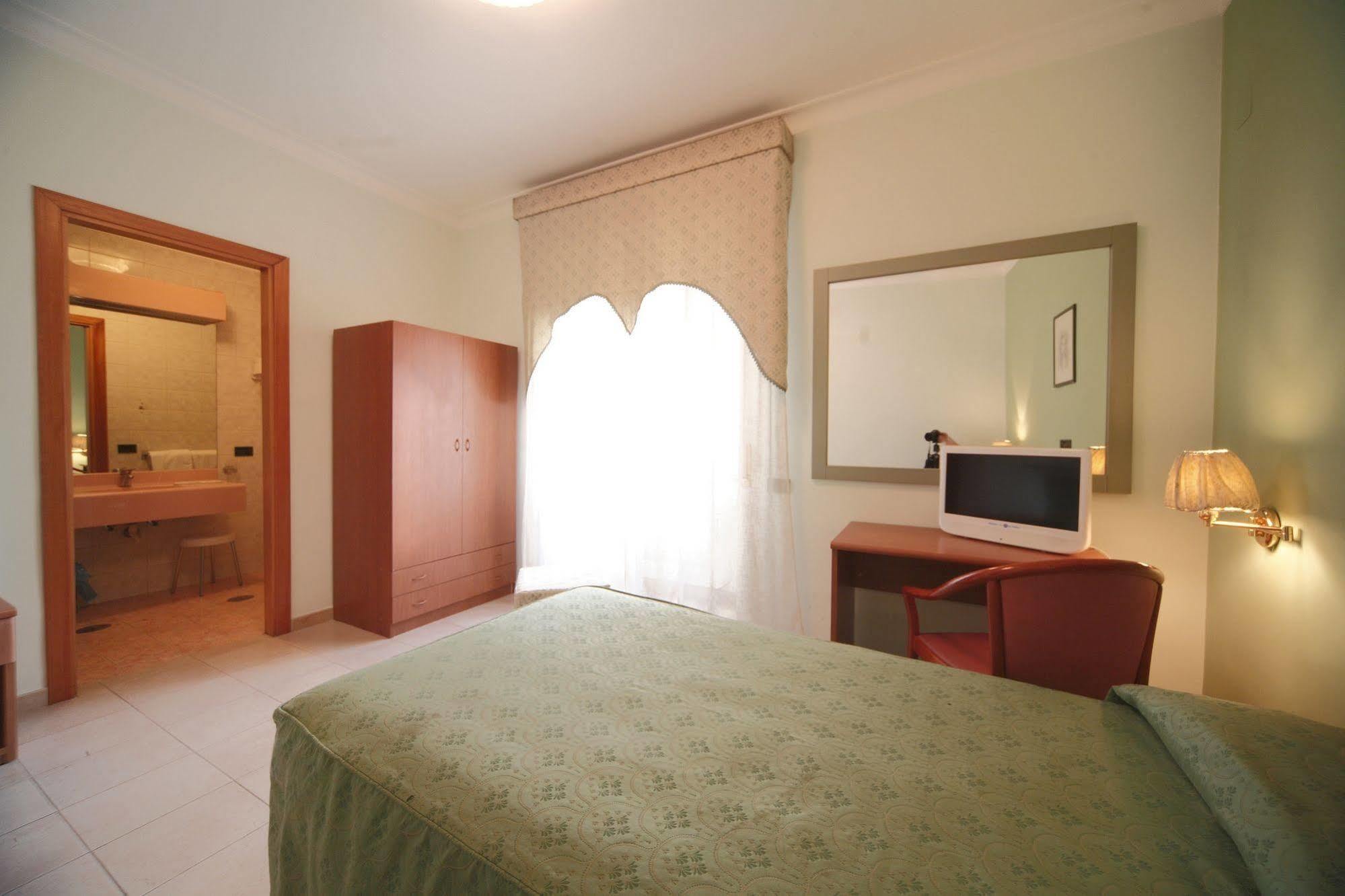 נאפולי Hotel La Pace מראה חיצוני תמונה