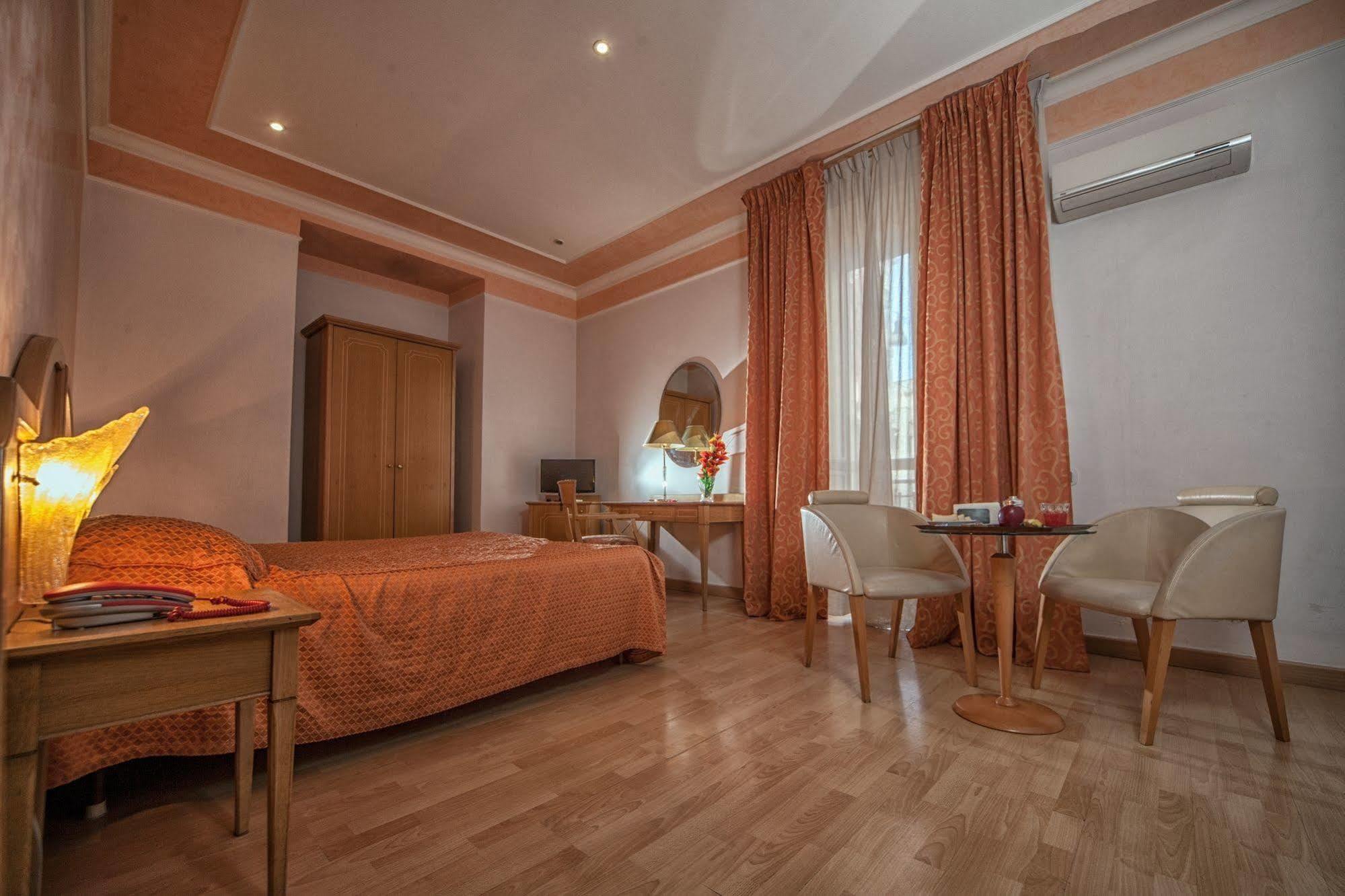 נאפולי Hotel La Pace חדר תמונה