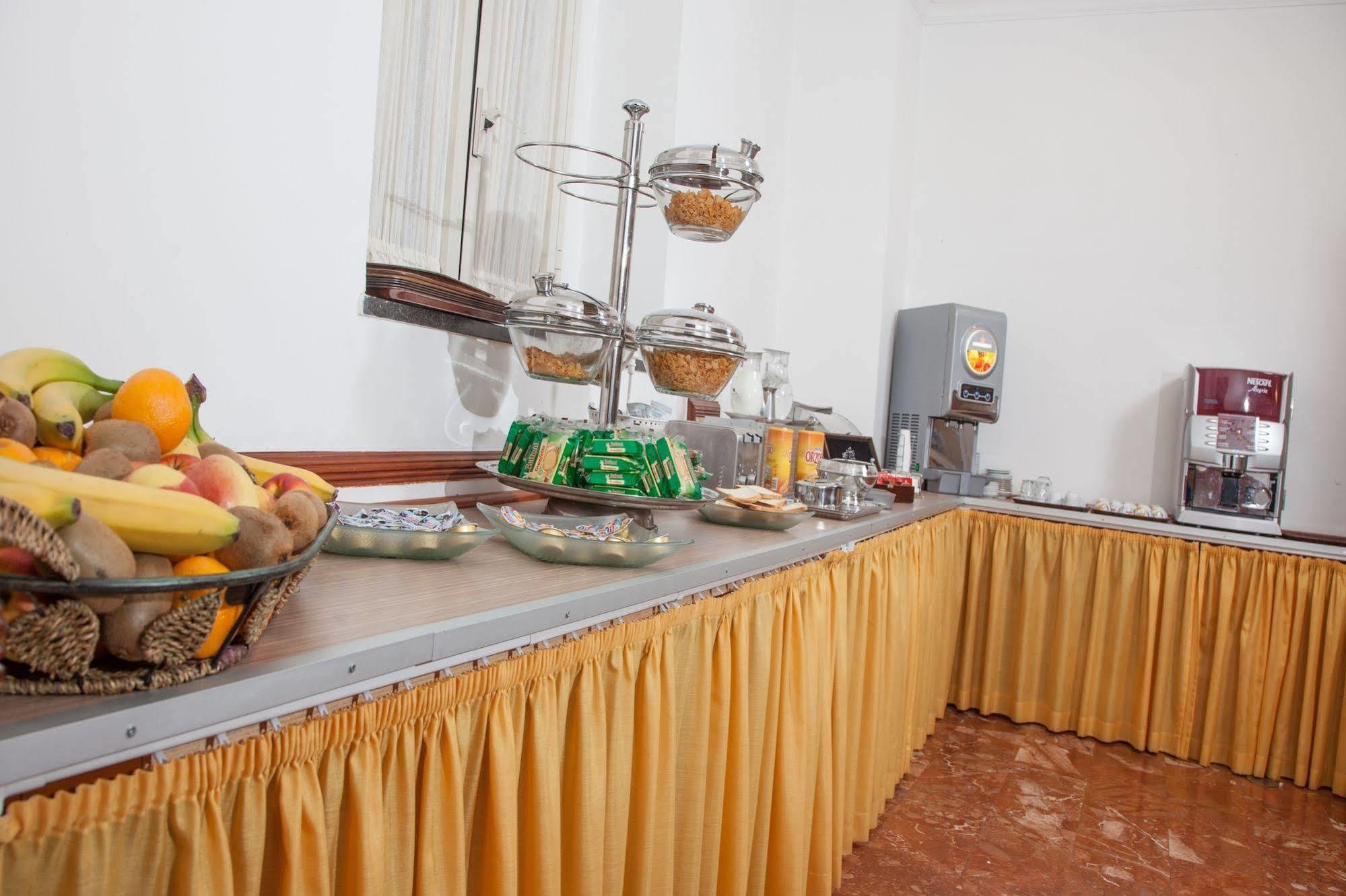 נאפולי Hotel La Pace מראה חיצוני תמונה