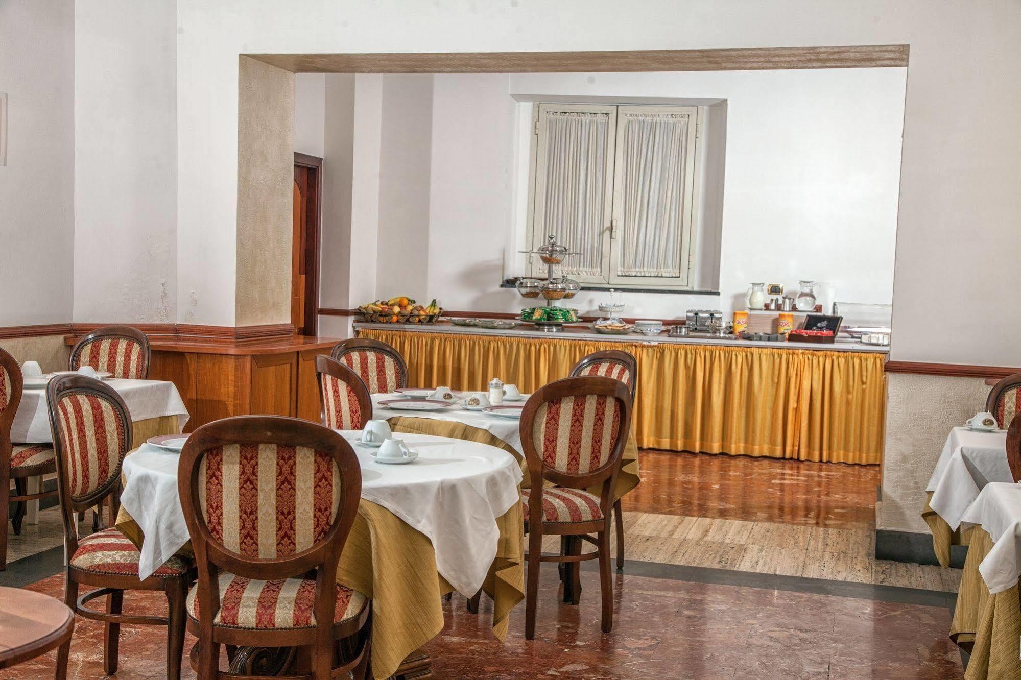 נאפולי Hotel La Pace מראה חיצוני תמונה