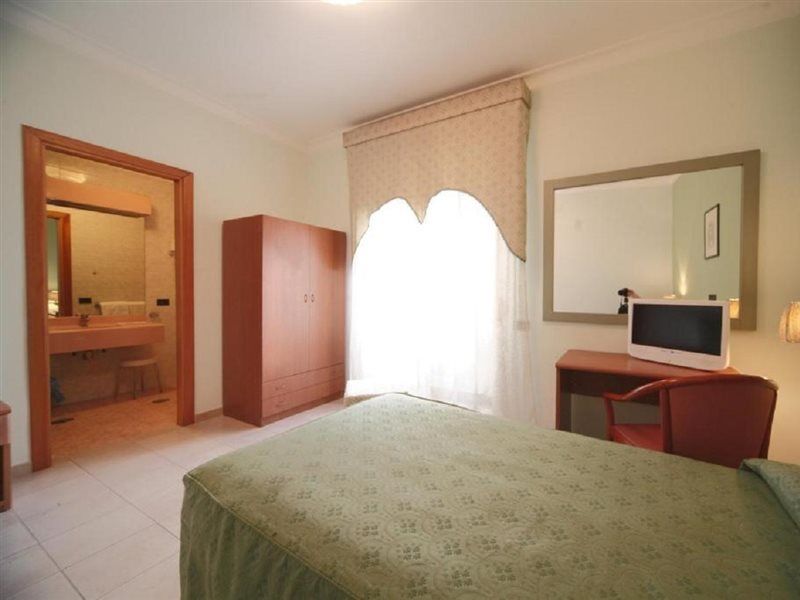 נאפולי Hotel La Pace מראה חיצוני תמונה